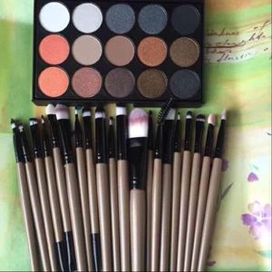New 20pcs Makeup Brush And Eyeshadow Palette